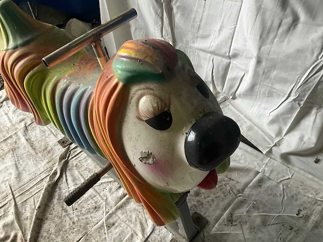 Schommelend carrouselhond - afbeelding 7 van  8