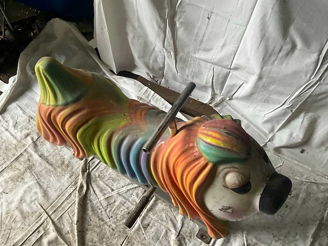 Schommelend carrouselhond - afbeelding 8 van  8