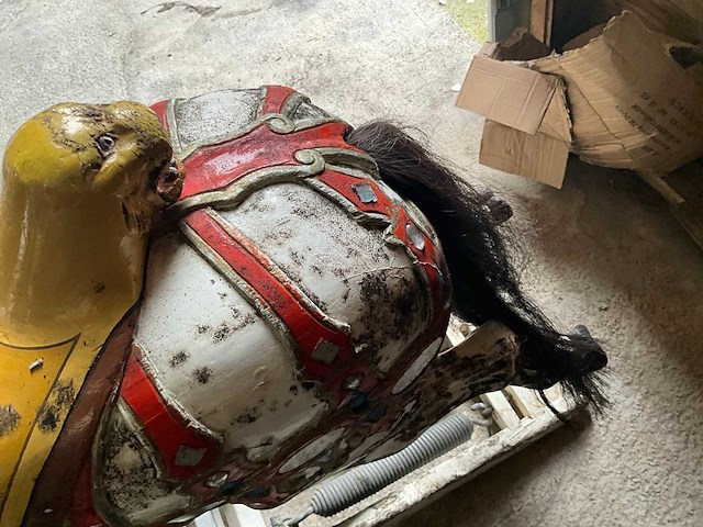 Schommelend carrouselpaard - afbeelding 7 van  15