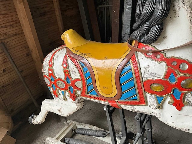 Schommelend carrouselpaard - afbeelding 11 van  15