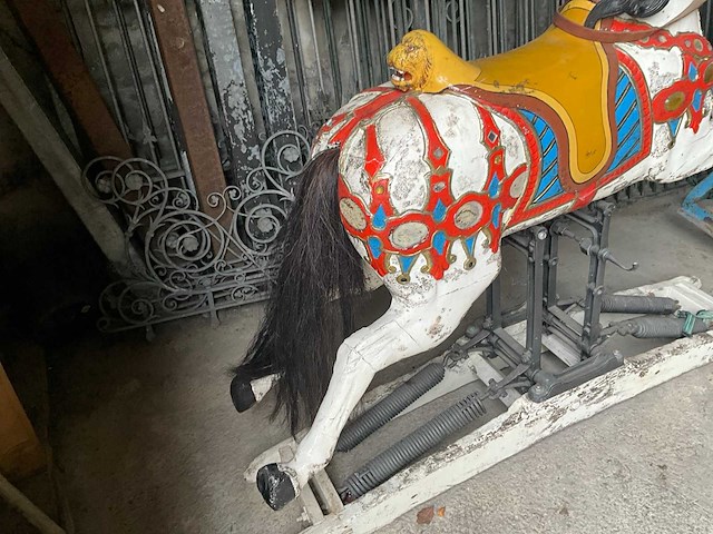 Schommelend carrouselpaard - afbeelding 12 van  15