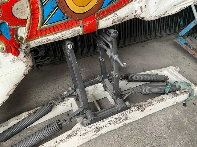 Schommelend carrouselpaard - afbeelding 13 van  15