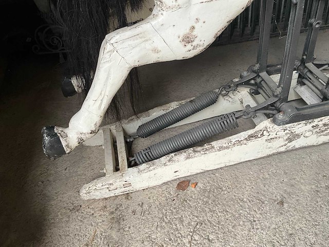 Schommelend carrouselpaard - afbeelding 15 van  15