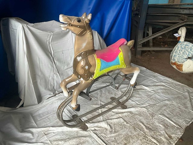 Schommelend carrouselpaard - afbeelding 2 van  8