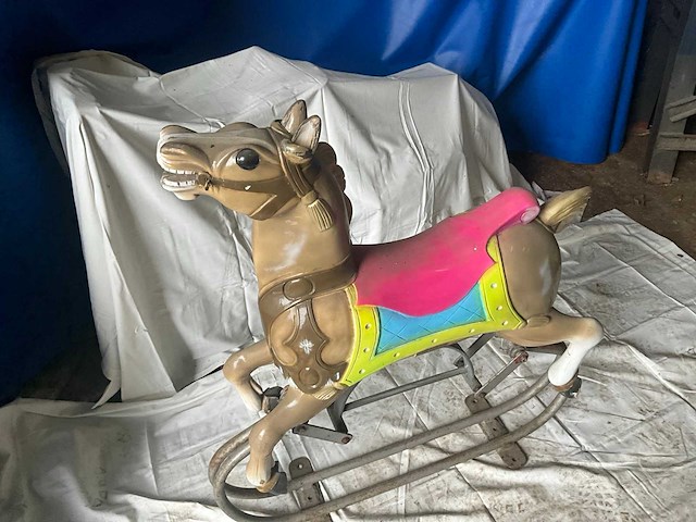 Schommelend carrouselpaard - afbeelding 3 van  8