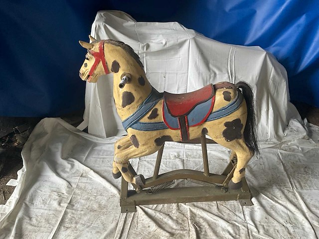 Schommelend carrouselpaard - afbeelding 1 van  8
