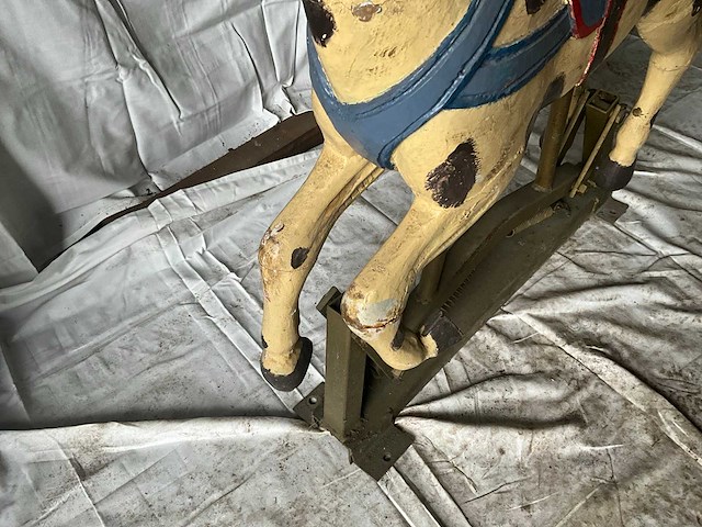 Schommelend carrouselpaard - afbeelding 5 van  8