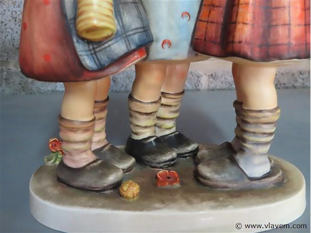 School girls - afbeelding 3 van  5