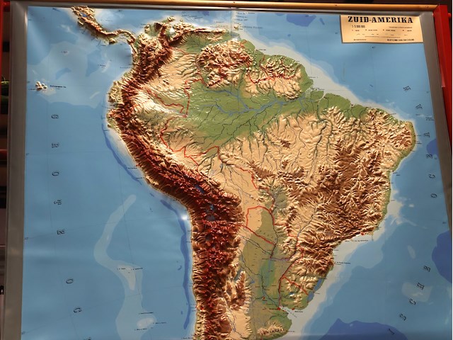 Schoolkaart met reliëf zuid amerika - afbeelding 2 van  4