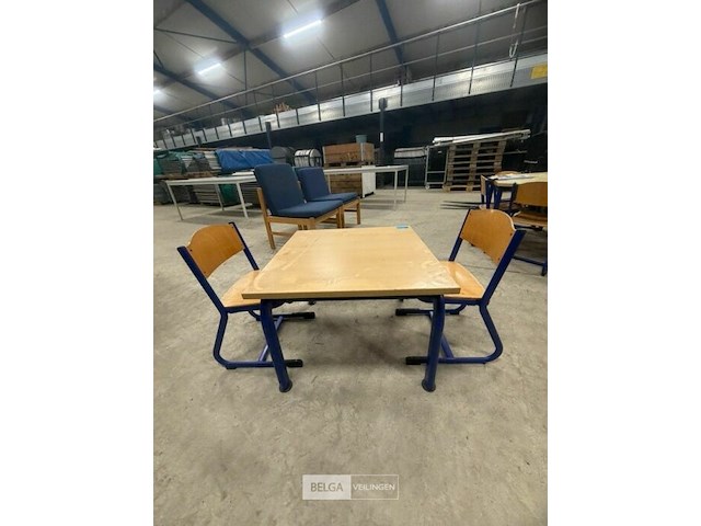 Schooltafel + 2 stoelen - afbeelding 1 van  2