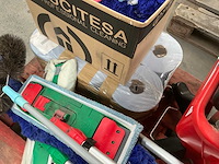 Schoonmaak benodigdheden/poetsgerief - afbeelding 2 van  11