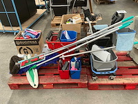 Schoonmaak benodigdheden/poetsgerief - afbeelding 1 van  11