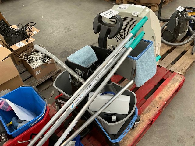 Schoonmaak benodigdheden/poetsgerief - afbeelding 4 van  11