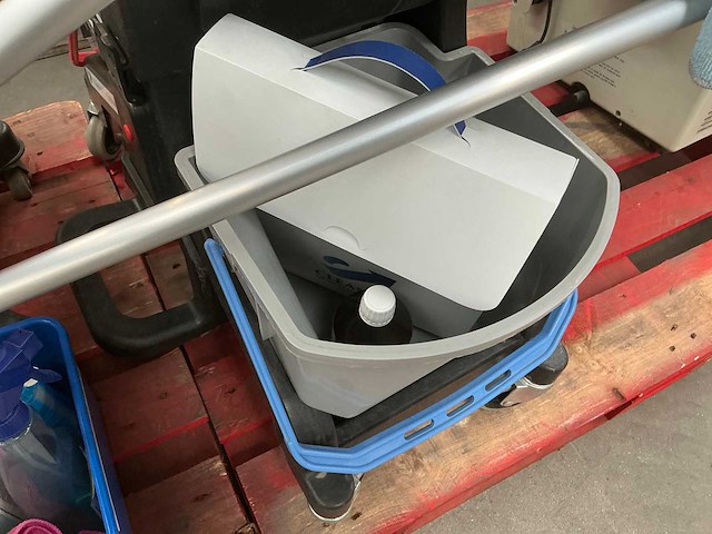 Schoonmaak benodigdheden/poetsgerief - afbeelding 5 van  11