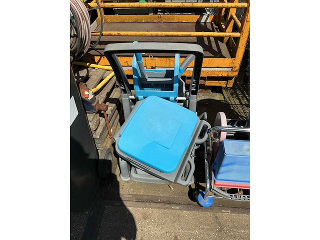 Schoonmaakwagen (2x) - afbeelding 3 van  3