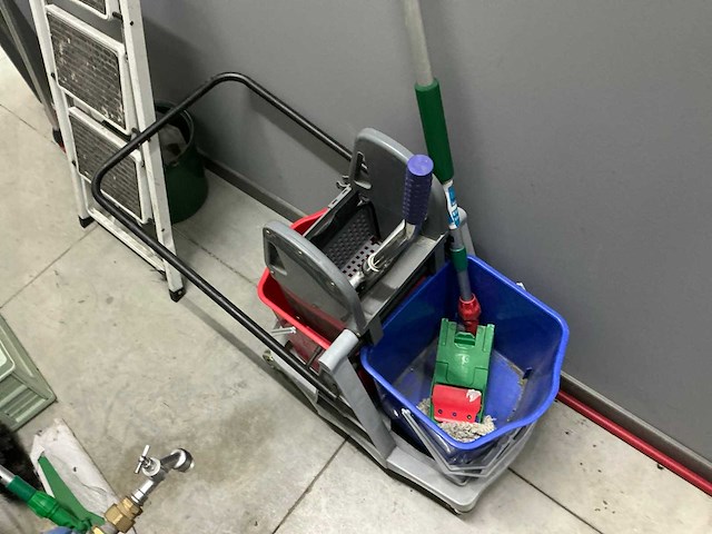 Schoonmaakwagen - afbeelding 1 van  1