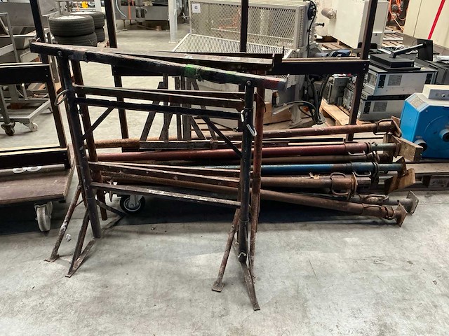 Schoren en schragen - afbeelding 1 van  8