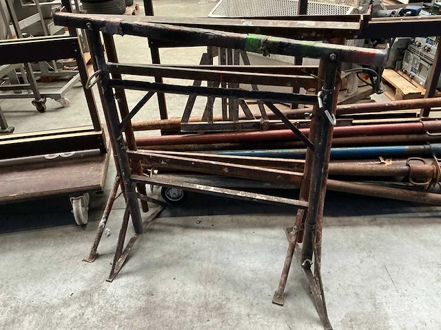 Schoren en schragen - afbeelding 2 van  8