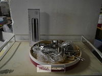 Schotel met thermokan en partij maatbekers - afbeelding 1 van  3