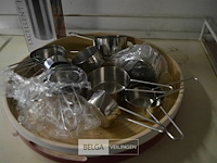 Schotel met thermokan en partij maatbekers - afbeelding 3 van  3