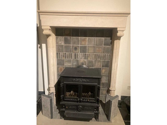 Schouw in bourgondische witsteen: savonnières (met breuk) - afbeelding 1 van  9