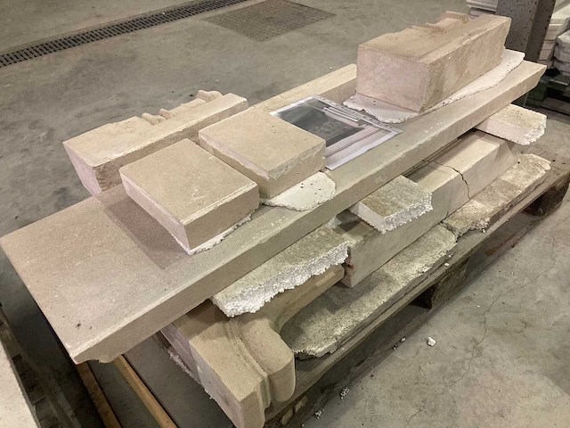 Schouw in bourgondische witsteen: savonnières (met breuk) - afbeelding 7 van  9