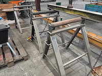 Schraag rvs met rol (3x) - afbeelding 1 van  2