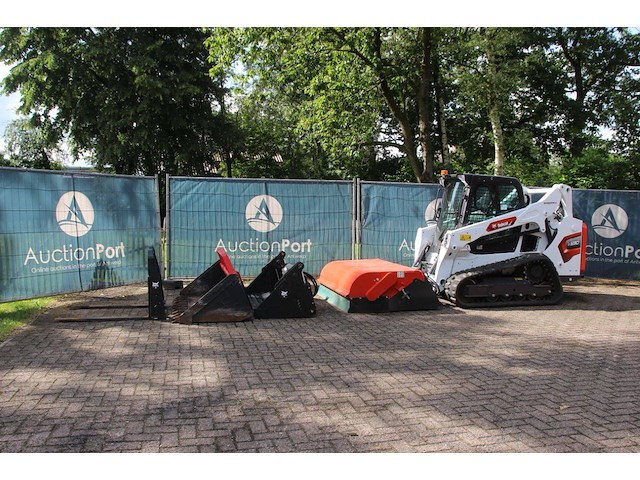 Schranklader bobcat t590 diesel 50.8kw 2020 met diverse aanbouwdelen - afbeelding 1 van  1