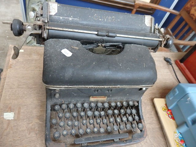 Schrijfmachine britisch olivier - afbeelding 1 van  1