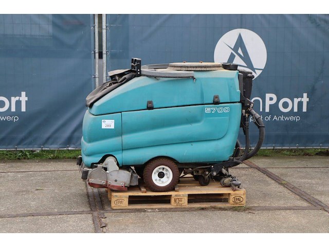 Schrobmachine tennant 5700 elektrisch - afbeelding 1 van  1