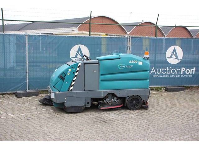 Schrobmachine tennant 8300 elektrisch 2013 - afbeelding 1 van  1