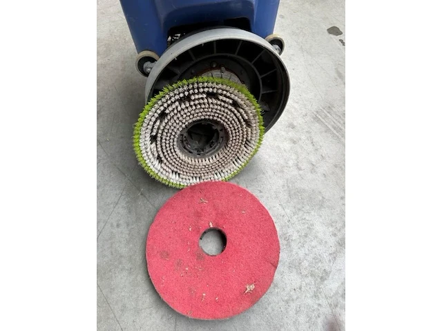 Schrobzuigmachine numatic - afbeelding 12 van  15
