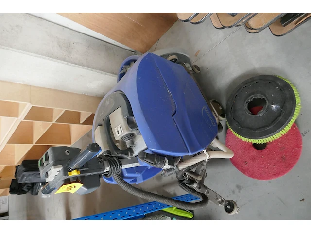 Schrobzuigmachine numatic - afbeelding 13 van  15