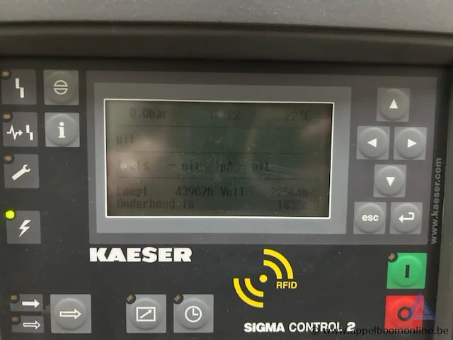 Schroefcompressor kaeser sk 22, bouwjaar 2014, vermogen van 11,0 kw en een maximale bedrijfsdruk van 11,0 bar. de compressor heeft 43.967 bedrijfsuren. - afbeelding 3 van  4