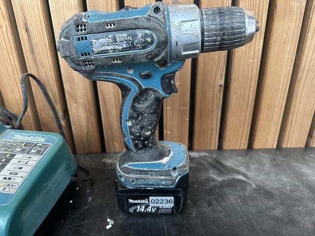 Schroefmachine + acculader makita - afbeelding 3 van  3