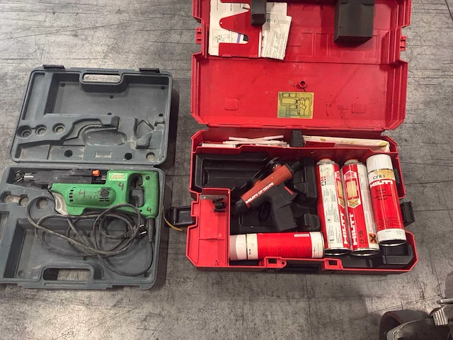 Schroefmachine en schuimpistool - afbeelding 1 van  7