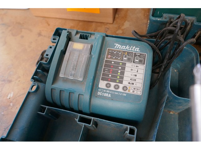 Schroefmachine met koffer en lader makita - afbeelding 3 van  3