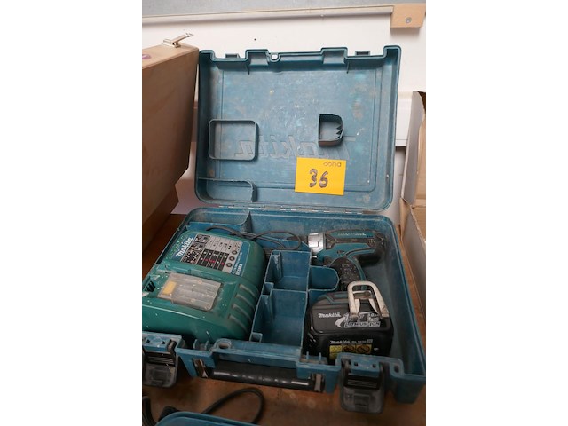 Schroefmachine met koffer en lader makita - afbeelding 1 van  4