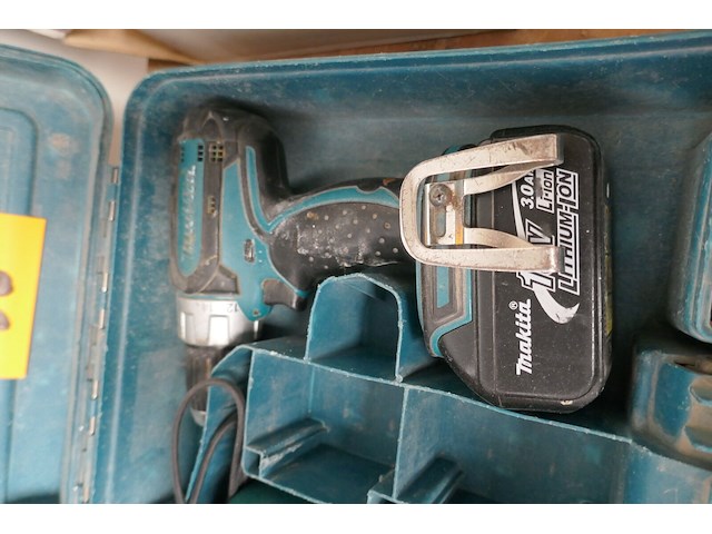 Schroefmachine met koffer en lader makita - afbeelding 2 van  4