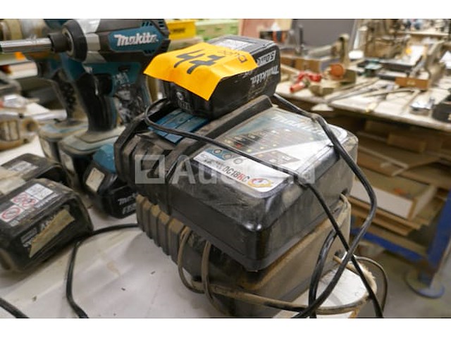 Schroefmachines en werflamp makita - afbeelding 4 van  4