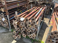 Schroefstempel (circa 49 stuks) - afbeelding 1 van  4