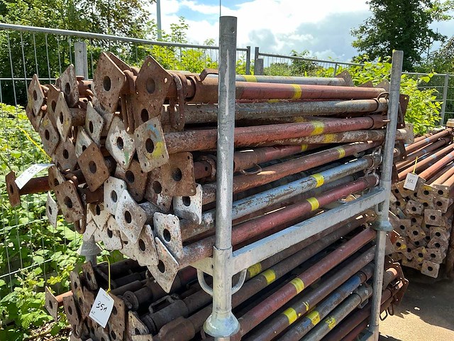 Schroefstempel (circa 52 stuks) - afbeelding 1 van  3