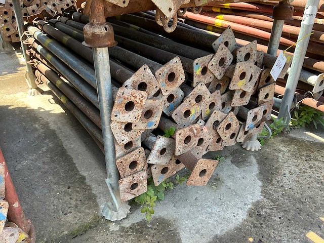 Schroefstempel (circa 53 stuks) - afbeelding 1 van  3