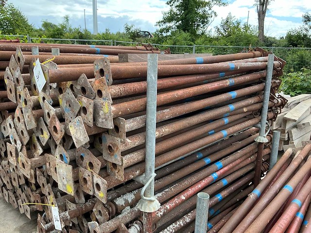 Schroefstempel (circa 61 stuks) - afbeelding 1 van  3