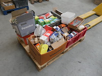 Schroeven, bouten, bevestigingsmiddelen, siliconen, enz.