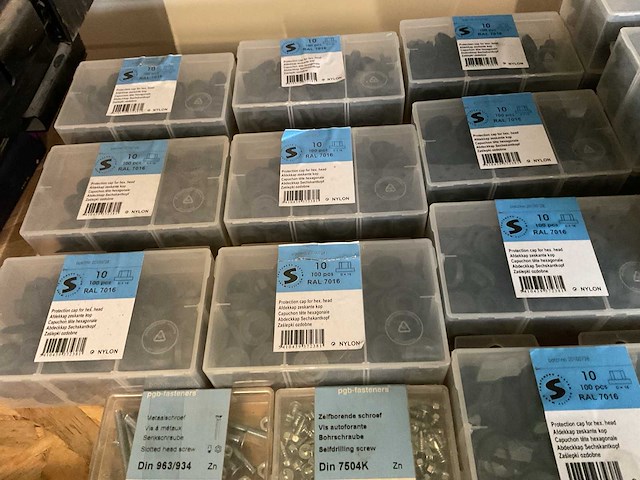 Schroeven en dopjes - afbeelding 2 van  10