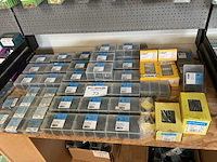 Schroeven en dopjes - afbeelding 1 van  10