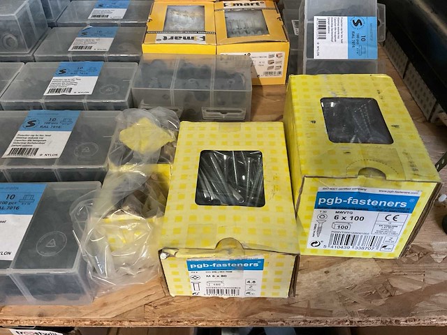 Schroeven en dopjes - afbeelding 3 van  10