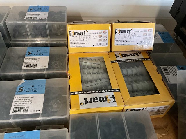 Schroeven en dopjes - afbeelding 6 van  10