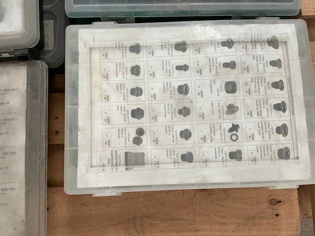 Schroeven en nummerplaat toebehoren - afbeelding 4 van  10